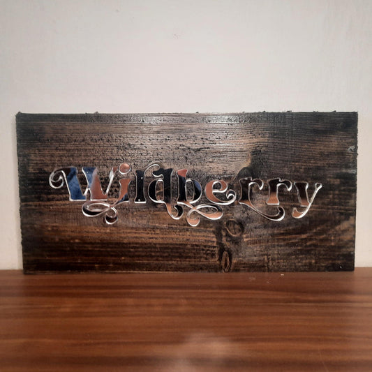 Benutzerdefiniertes Alkohol Schild, Holz Nachname, Holz Wandkunst, rustikal, personalisiertes Geschenk für Hochzeit,Einzug,Bar,Wildberry,retro