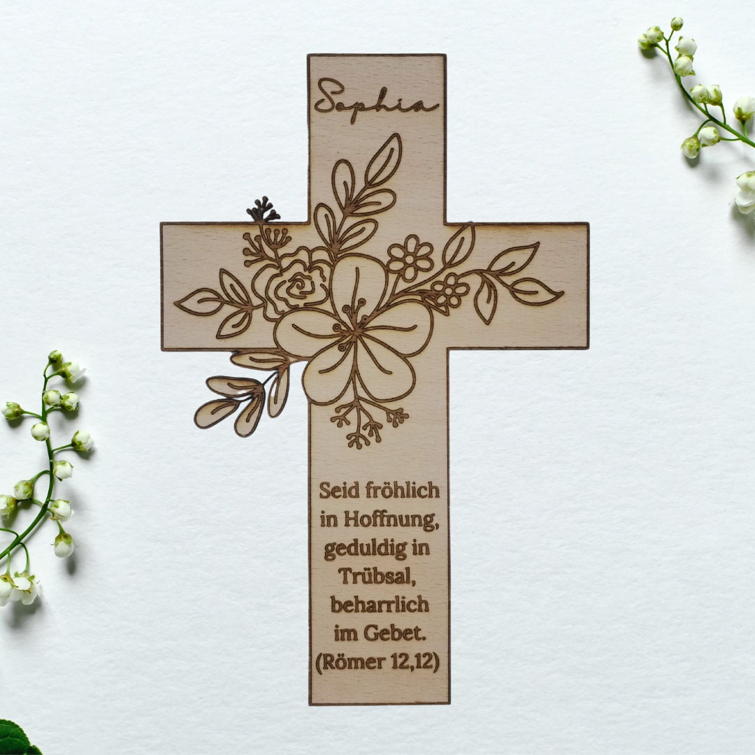 Personalisiertes, graviertes Kreuz aus Holz, perfekt zur Taufe oder zur Geburt